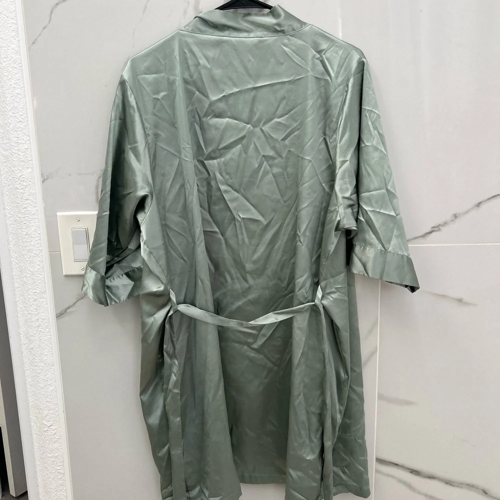 Sage Green Robe - Picture 4 of 6